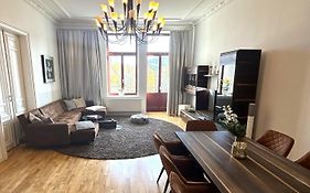 **Traumhafte City-Wohnung // 120qm // 4-Räume**